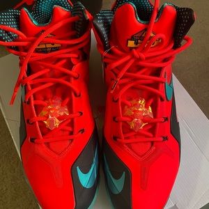Lebron 11 elite hero size 13